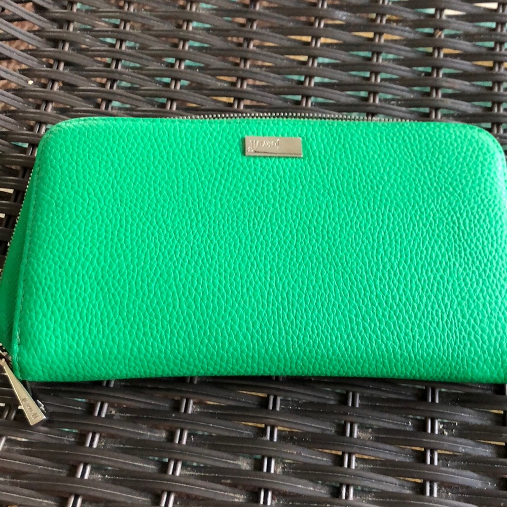 Thirty one green wallet